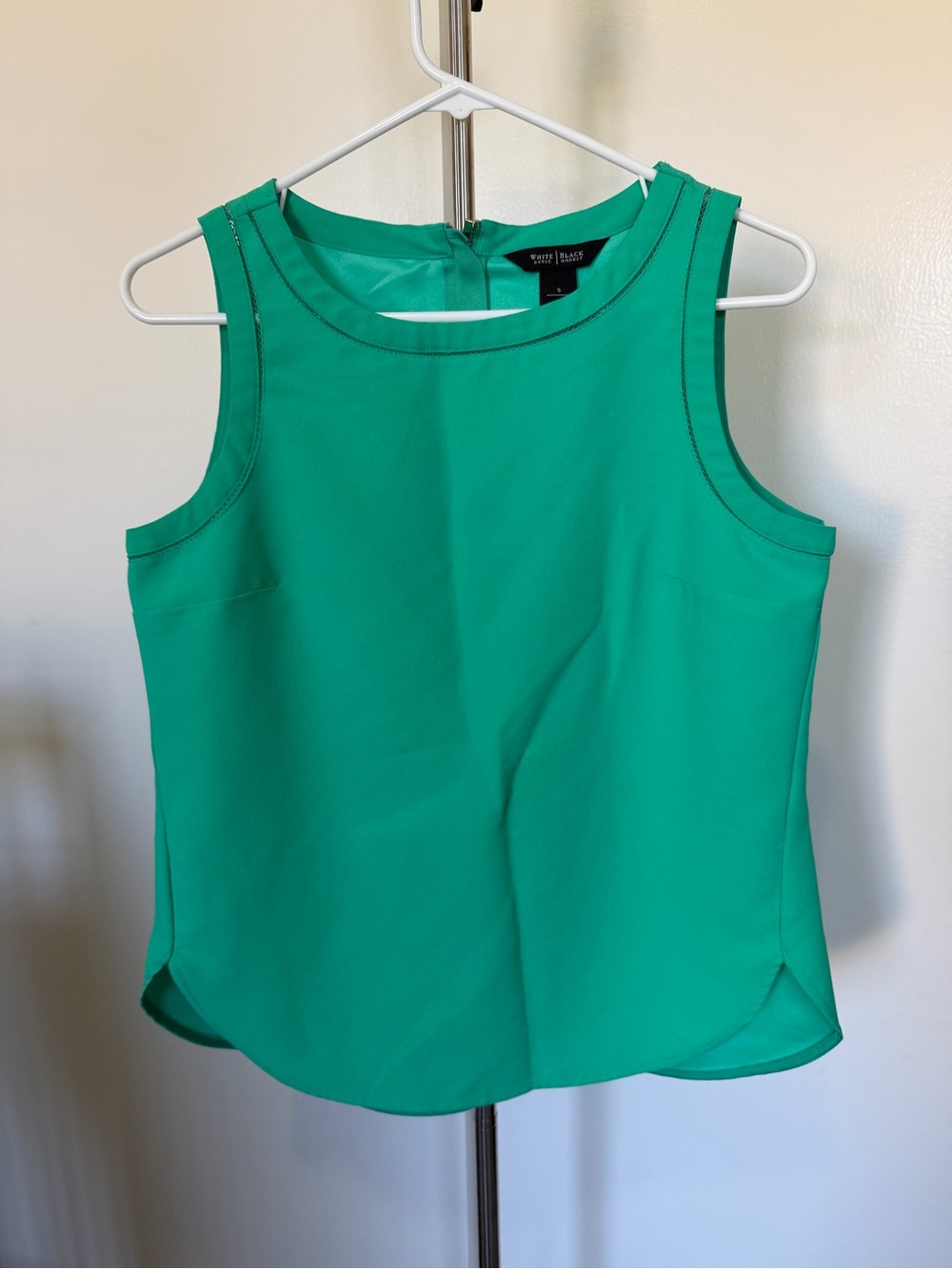 White House Black Market Green Sleeveless Lightweight Blouse Size Small